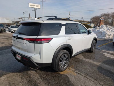 2025 Nissan Pathfinder SV