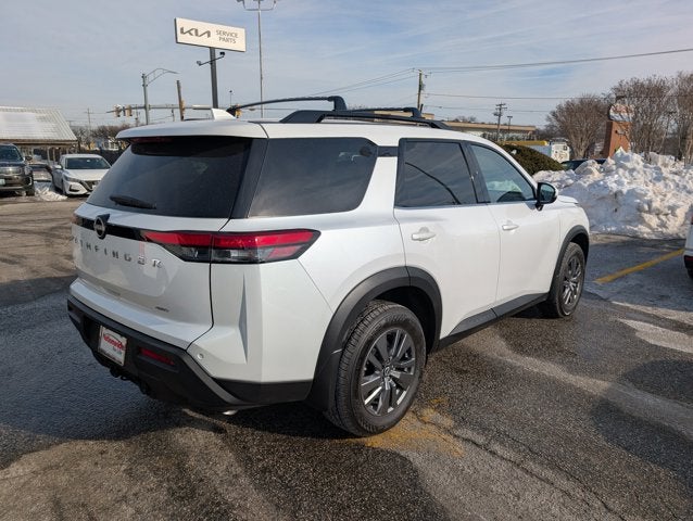 2025 Nissan Pathfinder SV