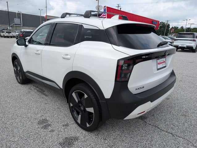 2025 Nissan Kicks SR